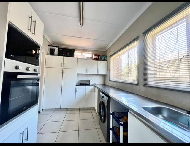 2 BEDROOM APARTMENT FOR SALE IN PELHAM